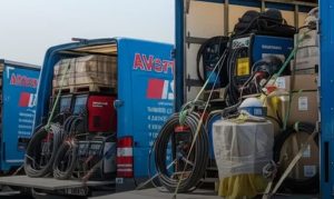 Como o serviço de transporte de peças personalizado reduz riscos ocultos?